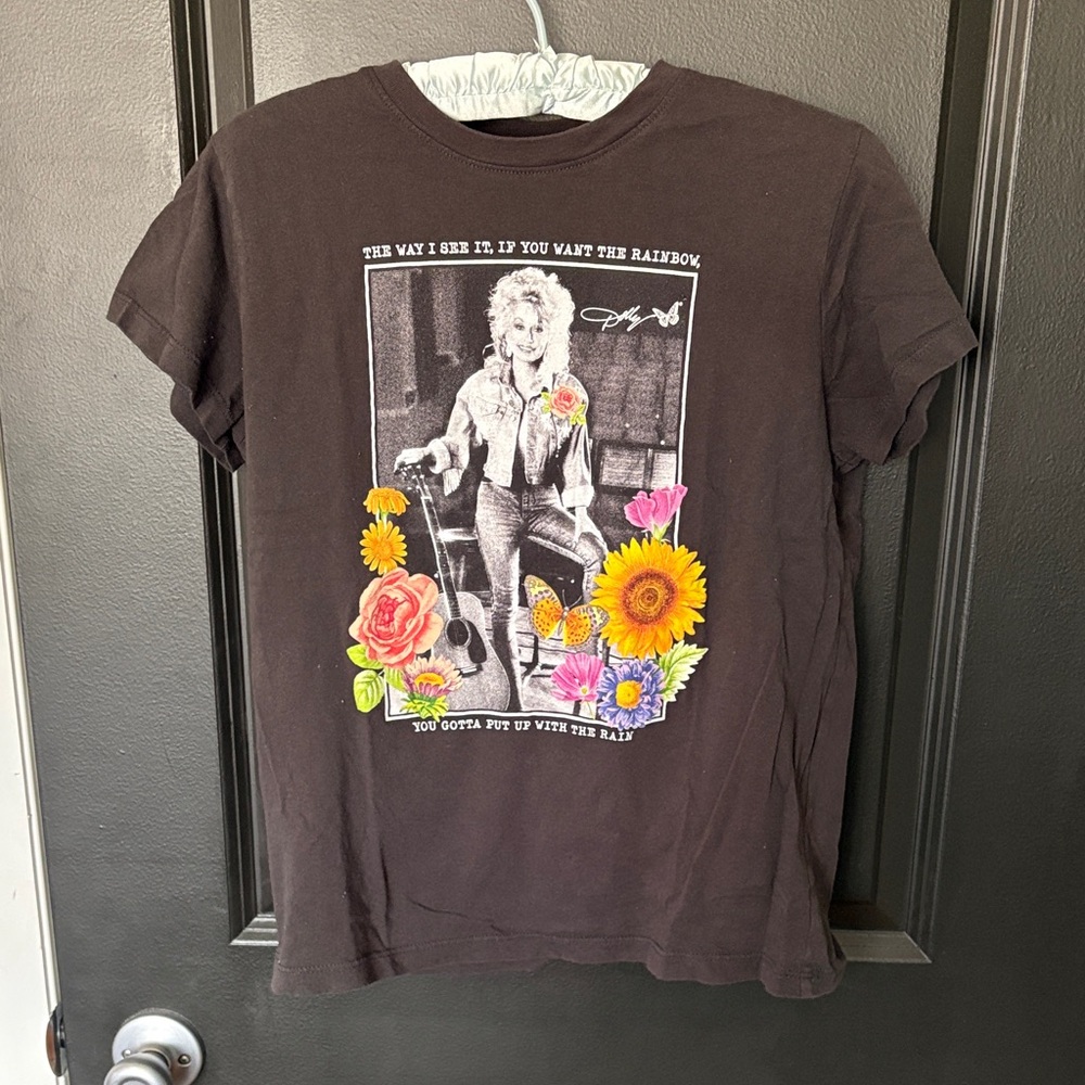 Women’s xs Dolly Parton faded black short sleeve shirt